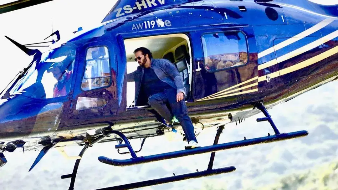 Rohit Shetty says Akshay insisted on a helicopter stunt with no harness during Sooryavanshi's shoot Rohit Shetty