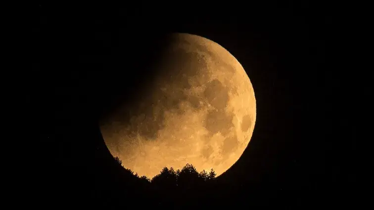 Total Lunar Eclipse On Holi 2025: Know The Date, Time, Dos and Don'ts During Chandra Grahan Partial Lunar Eclipse