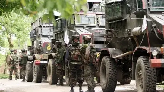 सेना के वाहन पर गोलीबारी के बाद राजौरी में नियंत्रण रेखा के पास आतंकवाद विरोधी अभियान जारी Another Lashkar-e-Taiba terrorist neutralised in the ongoing CT operation in Rajouri