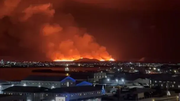 Volcano erupts in Iceland's Reykjanes peninsula after weeks of quake activity | LIVE volcano
