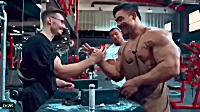 An interest video of an arm wrestling match goes viral, watch