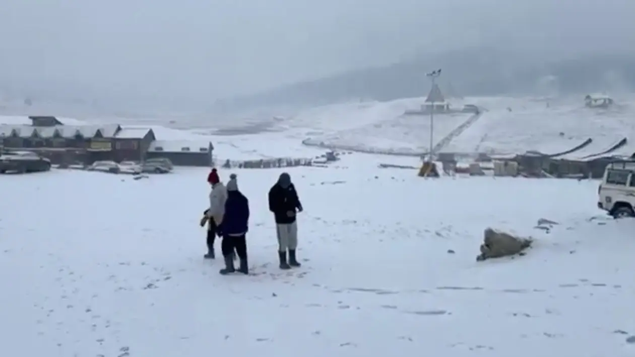 Srinagar experienced its coldest night of the season on December 9 as temperatures plunged to -5.4°C on Monday.