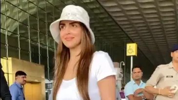 Esha Deol Makes 1st Public Appearance After Announcing Divorce, Says 'Main Theek Hoon' Esha Deol