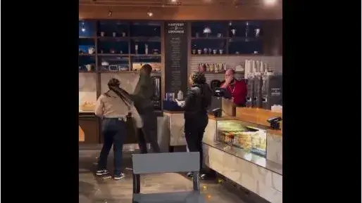 Girl Slaps Manager, Throws Chair And Grabs Her Belongings After Being Fired Has Gone Viral | WATCH Viral Video: Girl Slaps Manager