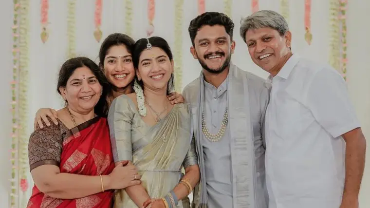 Sai Pallavi Looks Radiant In Ethnic Wear At Sister Pooja Kannan's Official Engagement Photos Sai Pallavi
