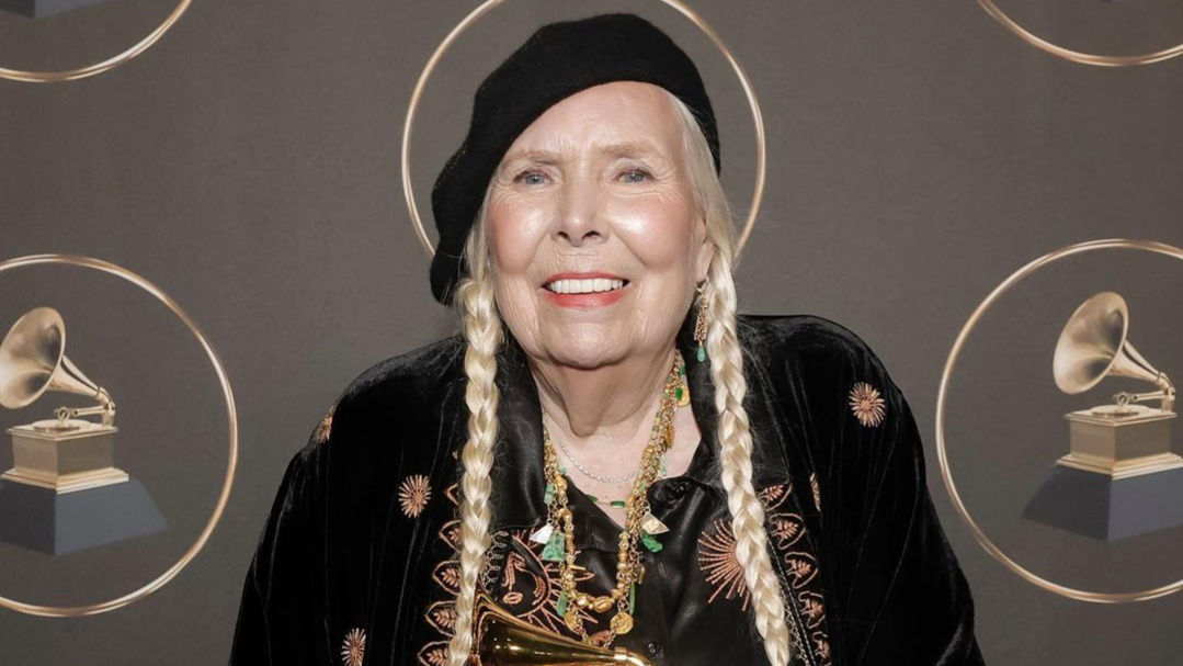 Joni Mitchell Marks 1st Ever Grammys Performance With Both Sides Now