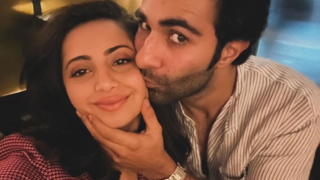 Aadar Jain Celebrates 'Sweet Funny Valentine' With Girlfriend Alekha ...