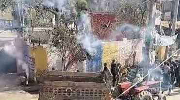 Tear gas used in Pakistan 