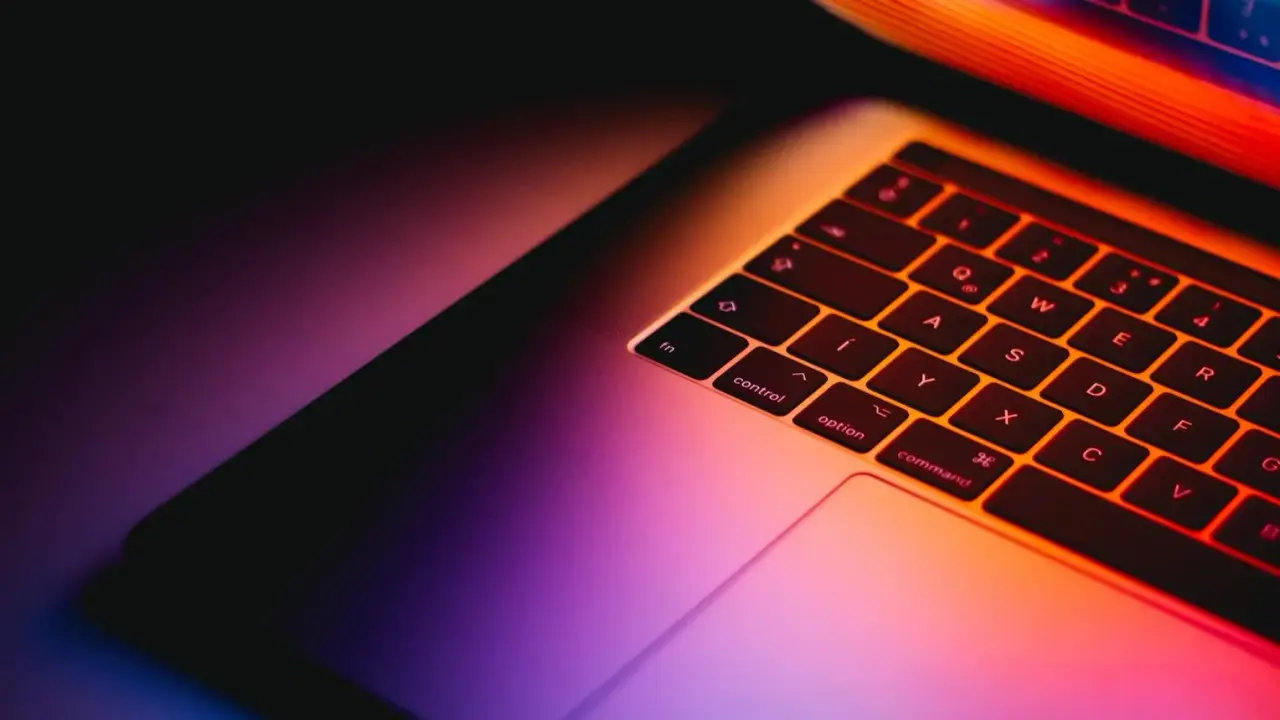 Axis Bank Sr VP Misplaces Laptop on Air India Nagpur-Mumbai Flight, Files Complaint of Theft Axis Bank Sr VP misplaces laptop mid-air, files complaint