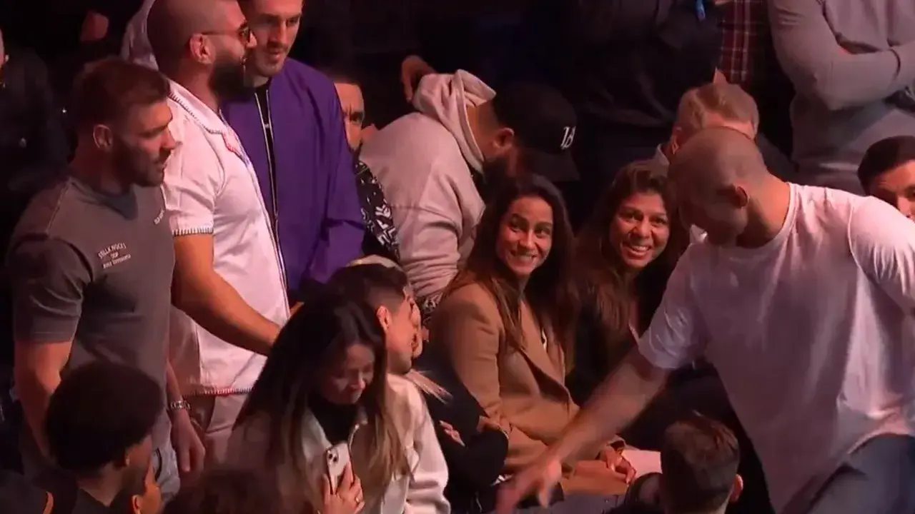 'He needs to..': Dricus Du Plessis opens up on the intense skirmish with Sean Strickland at UFC 296 Dricus Du Plessis