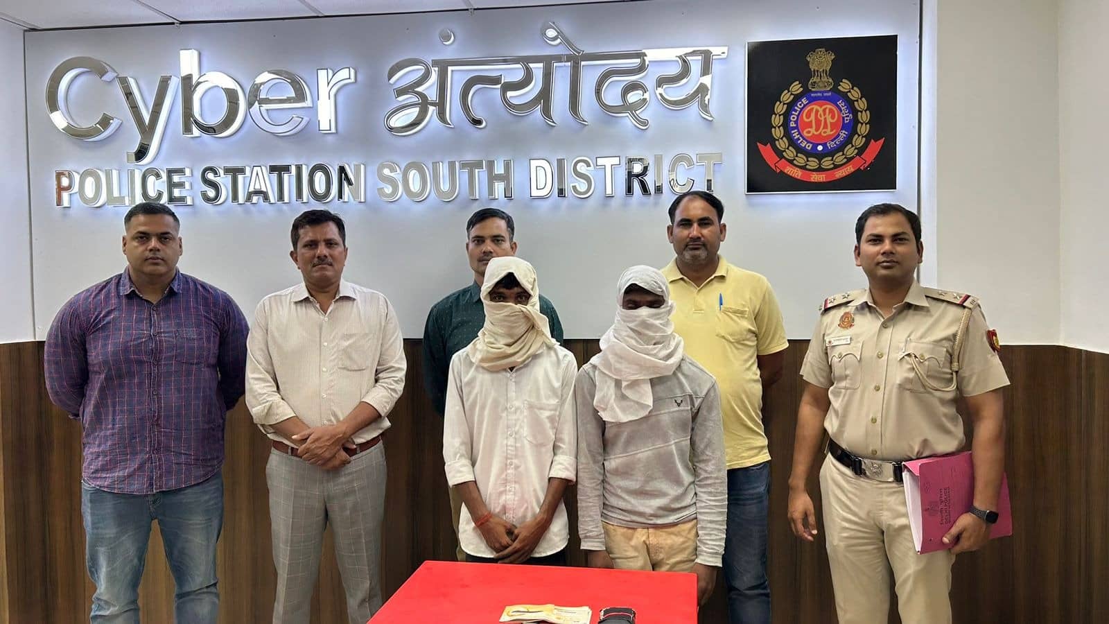Delhi Police nab frauds impersonating as IPS, IAS officers in Uttar ...