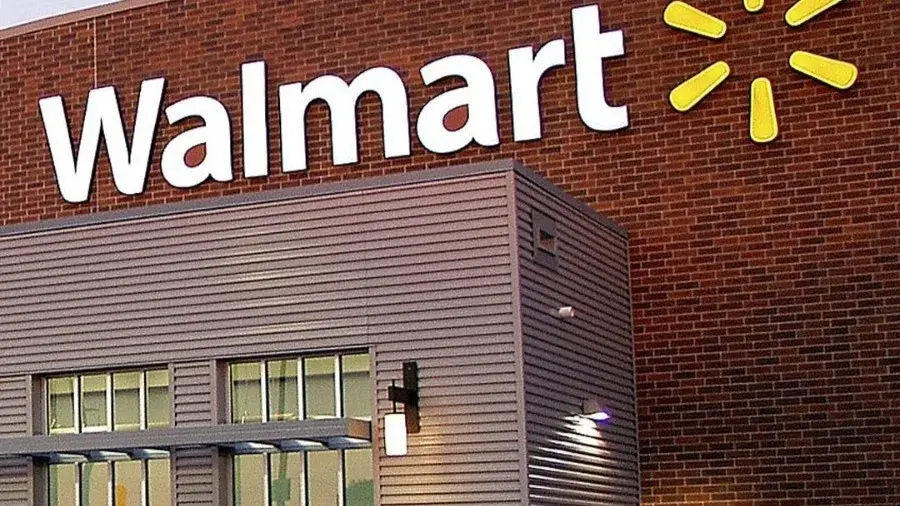 Walmart Raises Annual Forecast Amid Strong Holiday Shopping Season