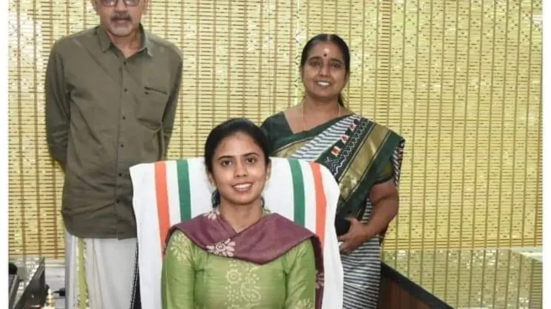 Meet Meera, A Kerala Woman Who Says 'No' To Conventional Preparation Routes, Secured AIR 6 In UPSC Meera K IAS: UPSC Success Story