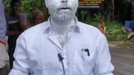 Black no longer colour of protest: Kollam BJP workers paints himself white An unconventional protest by Kollam's BJP member in response to Kerala Police's arrests for black flag waving and black attire in areas hosting Chief Minister Pinarayi Vijayan's outreach program