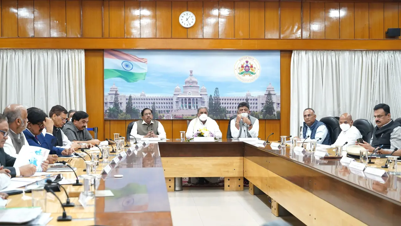 Karnataka CM holds meeting with Covid TAC: No restrictions for Christmas and New Year Eve Covid technical advisory committee meeting with CM Siddaramaiah.