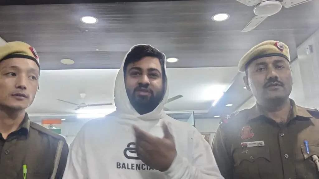 Cricketer held for conning luxury hotel