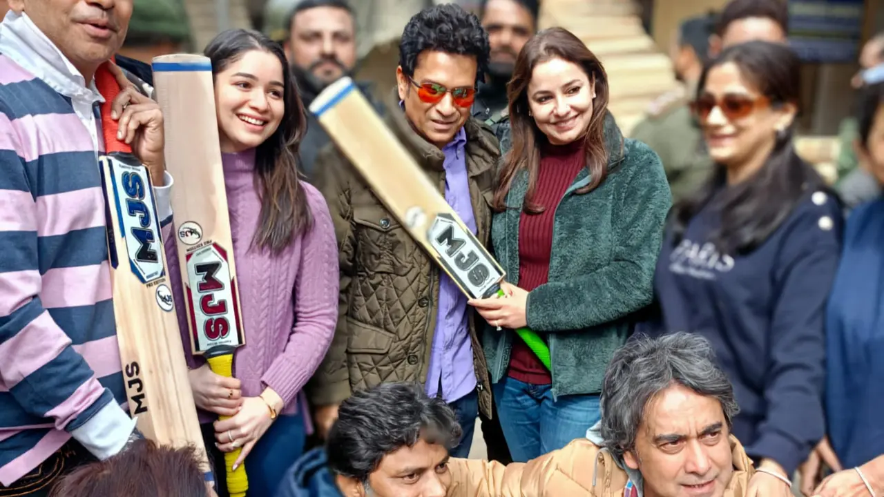 Sachin Tendulkar Surprises Kashmir Willow Bat Factory, Promises Endorsement Sachin, along with his family, enjoys Kashmiri hospitality