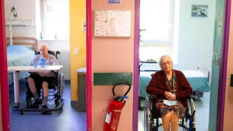 France springs care home residents for Christmas