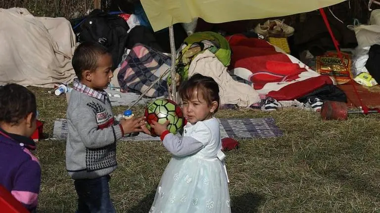 Amid tensions, fire damages Greek island refugee center