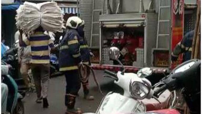 Fire breaks out at shop in Mumbai | Republic World