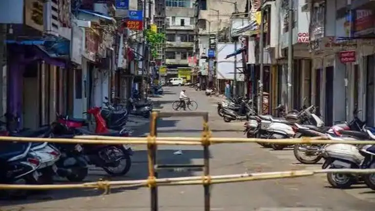 Mumbai adds nearly 1,000 COVID-19 cases in one day; 25 die