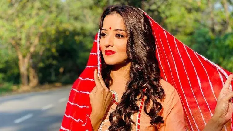 Monalisa shares a cute picture with husband Vikrant on Instagram; Check out Monalisa