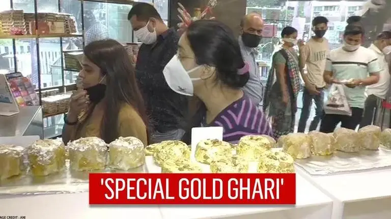 Surat sweet shop comes up with 'Special gold ghari', priced at Rs.9,000 per kg Surat sweet shop comes up with Special gold ghari, priced at Rs.9,000 per kg