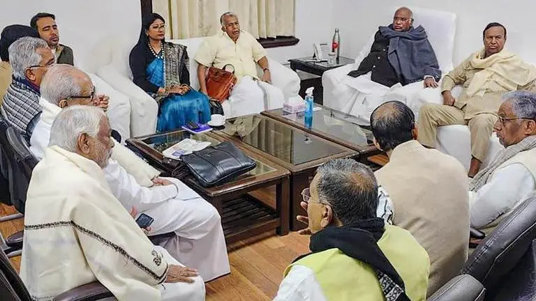 18 opposition party leaders to meet & discuss next strategy in Adani-Hindenburg matter Budget session