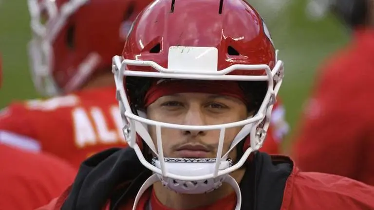 Chiefs' Mahomes takes most of snaps in Thursday practice