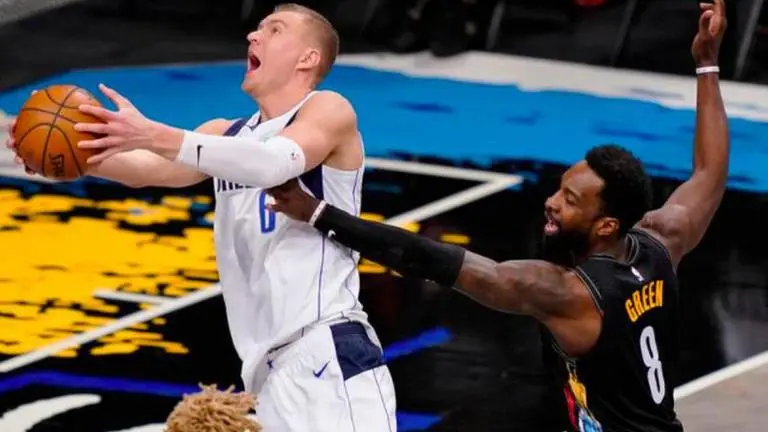 Mavs end Nets' 8-game run as Porzingis returns, Irving sits