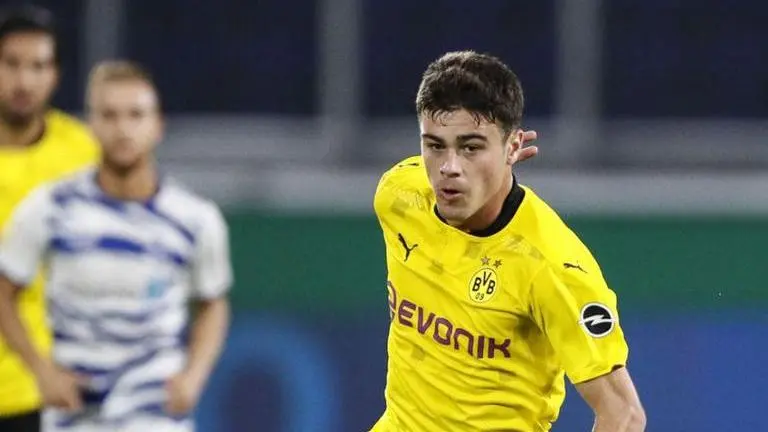 At 17, Gio Reyna prepares for US debut with dad's help