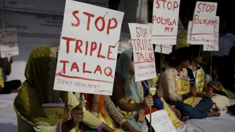 SC Seeks Details of FIRs Filed Against Men Who Divorced Their Wives Through 'Triple Talaq' SC seeks details of FIRs, charge sheets against men for divorcing wives through triple talaq