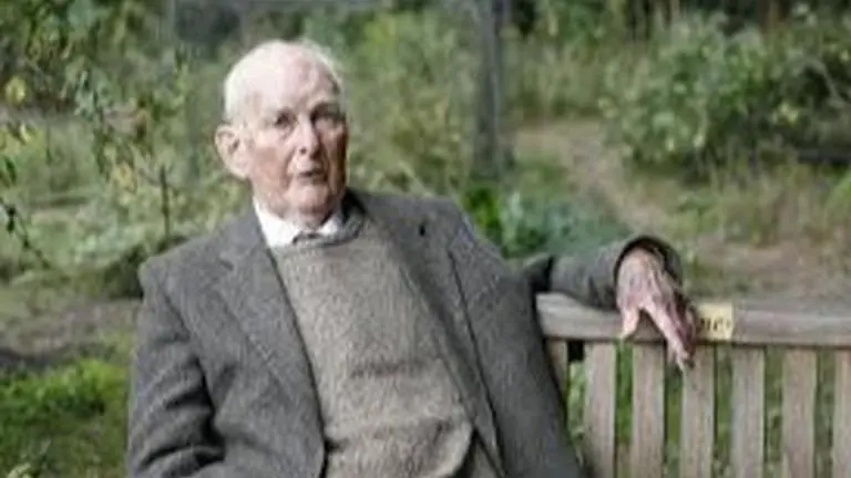 Ex-sailor's film shows Mayflower II's colorful 1957 voyage