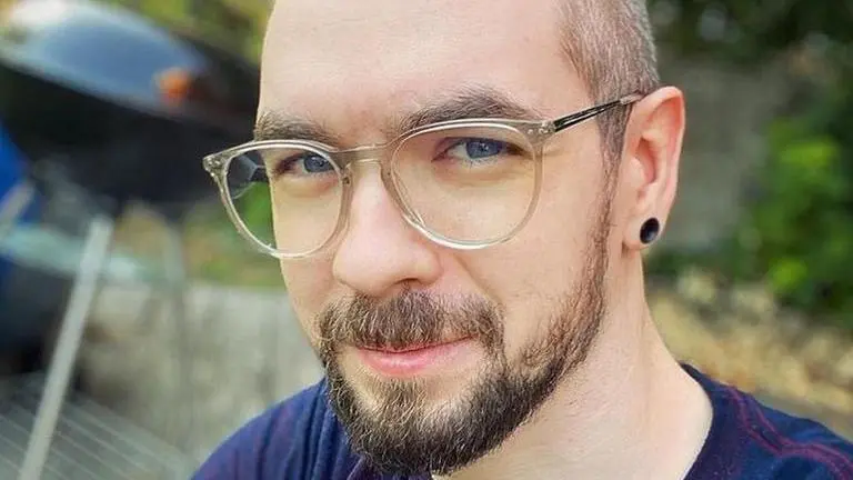YouTuber Jacksepticeye announces break after his father passes away youtuber jacksepticeye