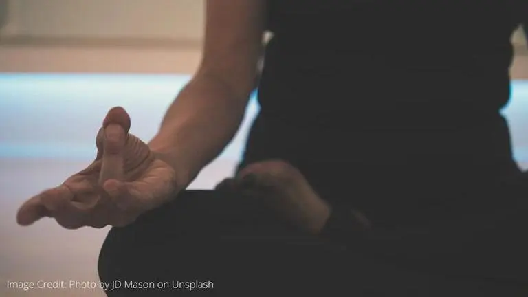 Having difficulty meditating? Here are meditation tips to manage restlessness difficulty meditating