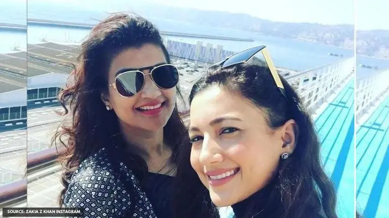 Gauahar Khan's elder sister Zakia shares childhood pic with family after dad's demise Gauahar Khan