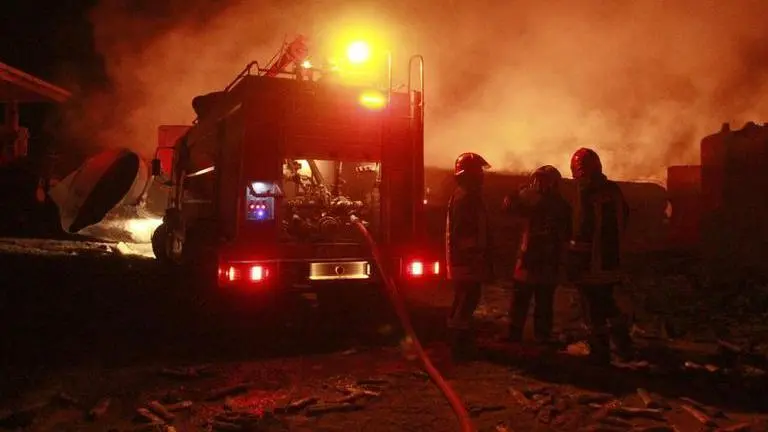 Firefighters battle Afghan-Iran border blaze for a 2nd day