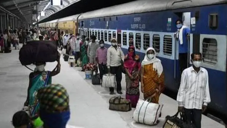 Over 1,000 migrant workers from Puducherry leave for Bhopal by spl train
