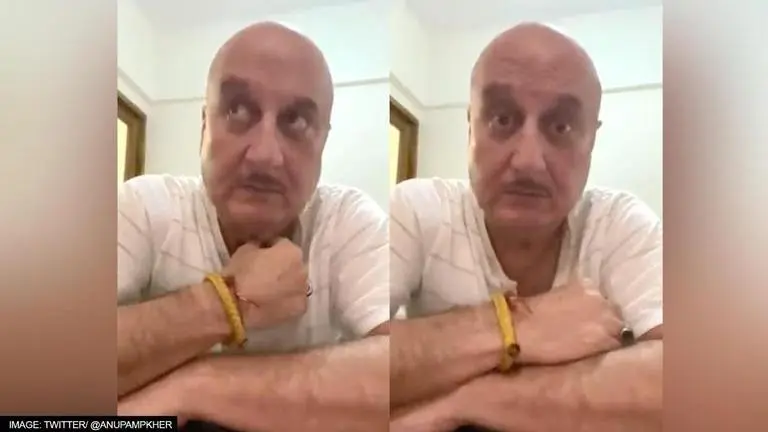 Anupam Kher shares hilarious video on 'gale ki kharkharahat'; fans ask if he has COVID Anupam Kher, COVID-19, COVID-19 tally in India, Anupam Kher's hilarious video, Anupam Kher's