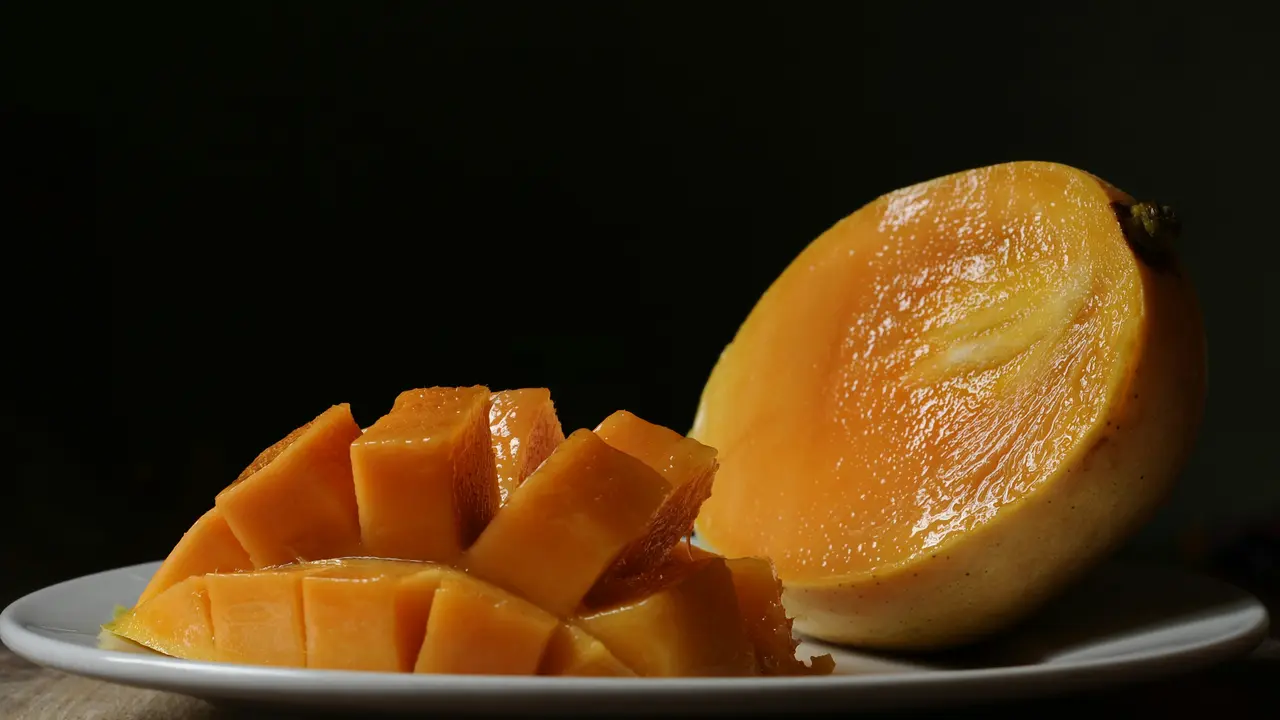 Love Eating Mangoes? Know The Side Effects Of Having Too Many Of Them Side effects of mangoes