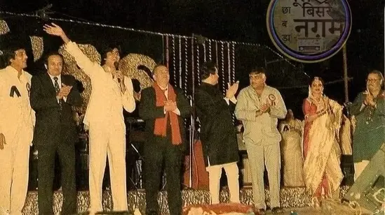 Amitabh Bachchan Shares Old Photo With Rekha, Says 'A Huge Story Behind This...' Amitabh Bachchan with Rekha and others