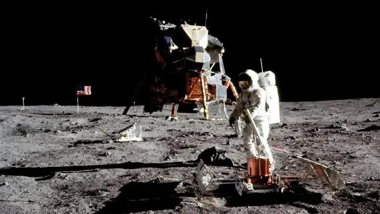 Landing on the Moon Vs landing on Mars - which one is easier? Moon