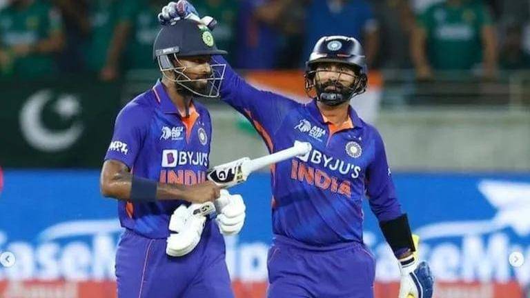 Hardik Pandya gives Dinesh Karthik a confident nod again, then smashes ...