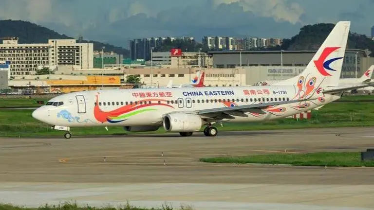 China plane crash: Pilots of doomed flight didn't respond to repeated calls reveals report China