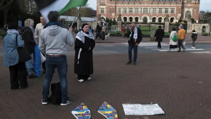 Nicaragua Accuses Germany at ICJ of Breaching Genocide Convention by Supplying Arms to Israel Pro-Palestinian activist agitating outside the International Court of Justice in The Hague.