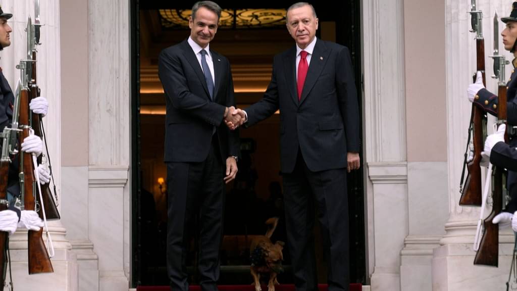 Greek PM Kyriakos Mitsotakis and Turkish President Recep Tayyip Erdogan during the latter's visit to Athens last year. 