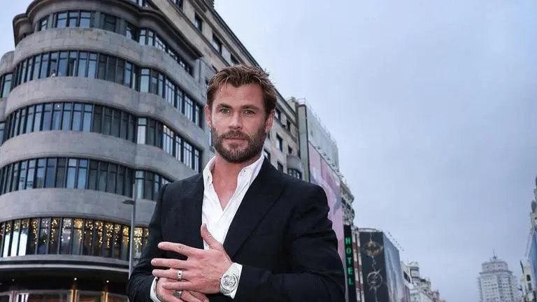 Chris Hemsworth reacts to claims of retirement after alzheimer's scare chris hemsworth