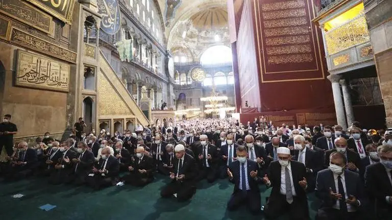 Faithful join governor at Hagia Sophia prayers Faithful join governor at Hagia Sophia prayers