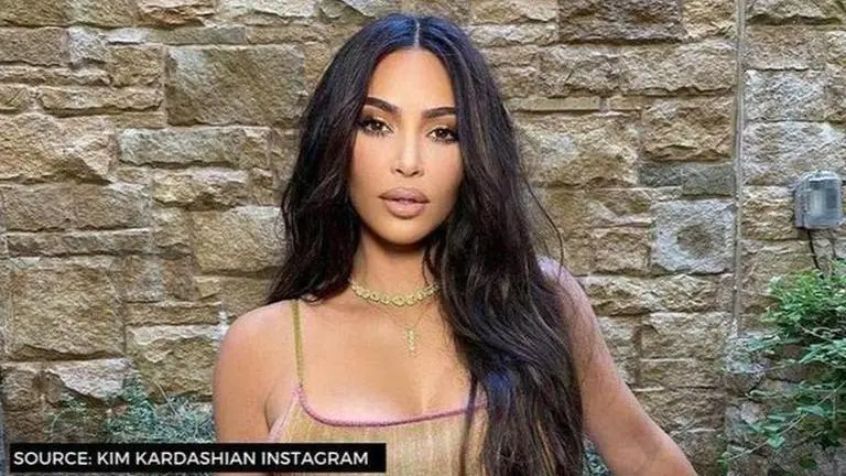 Kim Kardashian's new pics stir 6 toe controversy yet again; netizens react Kim Kardashian
