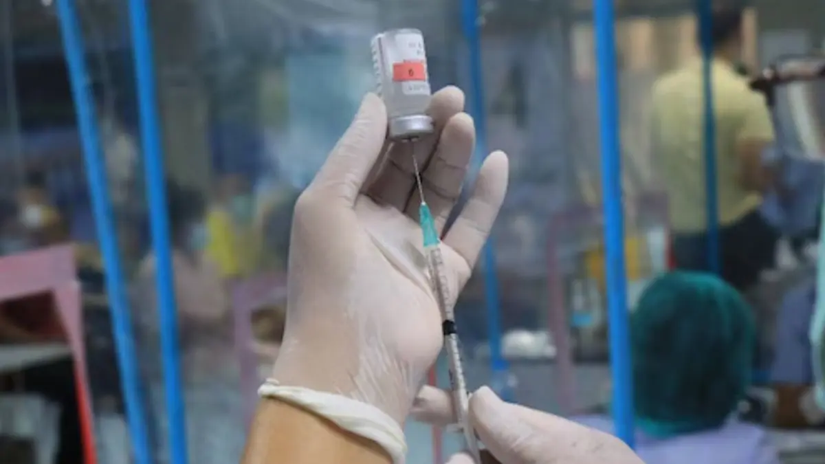 ‘सिर्फ सनसनी फैलाने के लिए…’, कोरोना वैक्सीन के साइड इफेक्ट्स वाली याचिका पर भड़के CJI, की खारिज plea on corona vaccine side effects